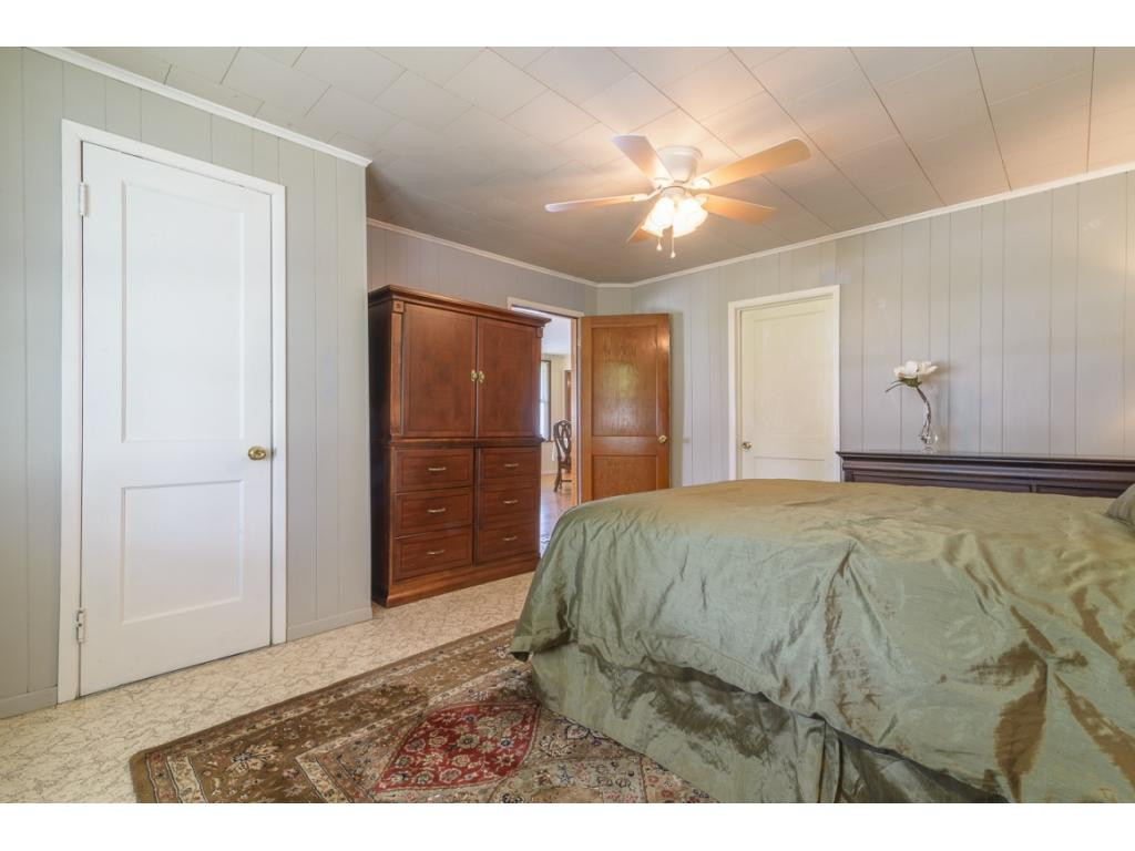304 Maple Street Glade Spring, VA 24340 - Photo 19 of 28 Closet TV ArmoireBR 1