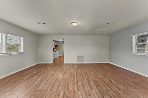 $1,200 | 25 2nd Avenue North, Texas City, TX 77590