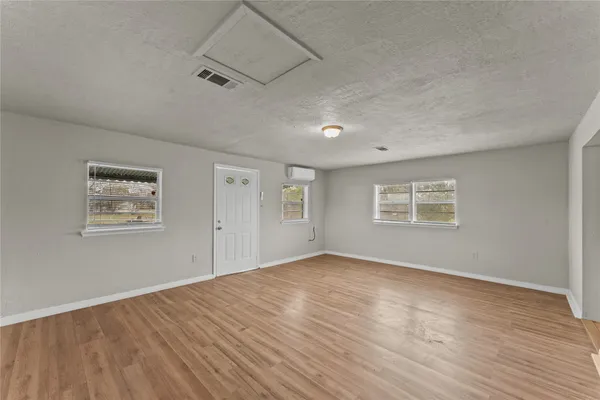 $1,300 | 25 2nd Avenue North, Texas City, TX 77590