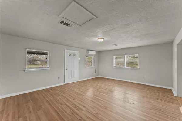 $1,200 | 25 2nd Avenue North, Texas City, TX 77590