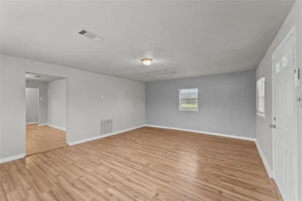 $1,200 | 25 2nd Avenue North, Texas City, TX 77590