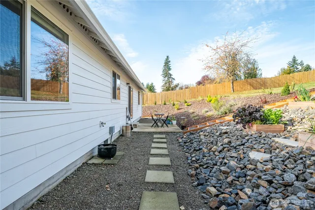 a view of a backyard with pathway
