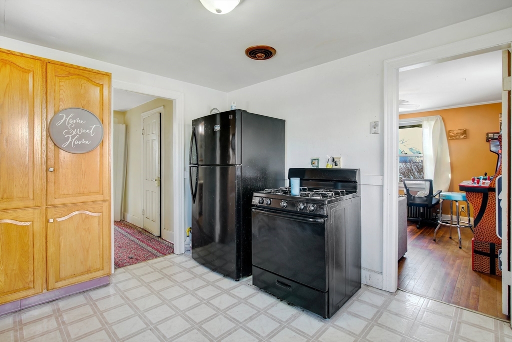 95 Leavitt Street Springfield, MA 01109 - Photo 9 of 28