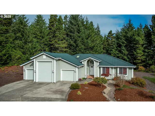 $710,000 | 2184 13th Street, Florence, OR 97439