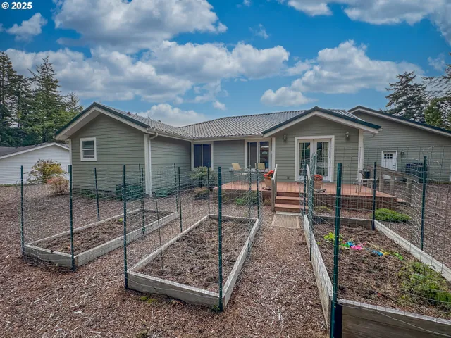 a house view with a backyard space