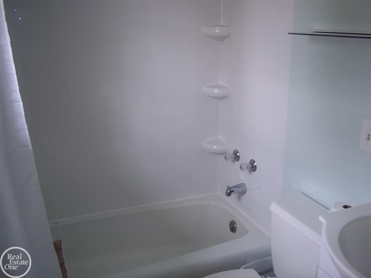 5748 Newman Road St. Clair, MI 48079 - Photo 23 of 32 31313312-22.JPG