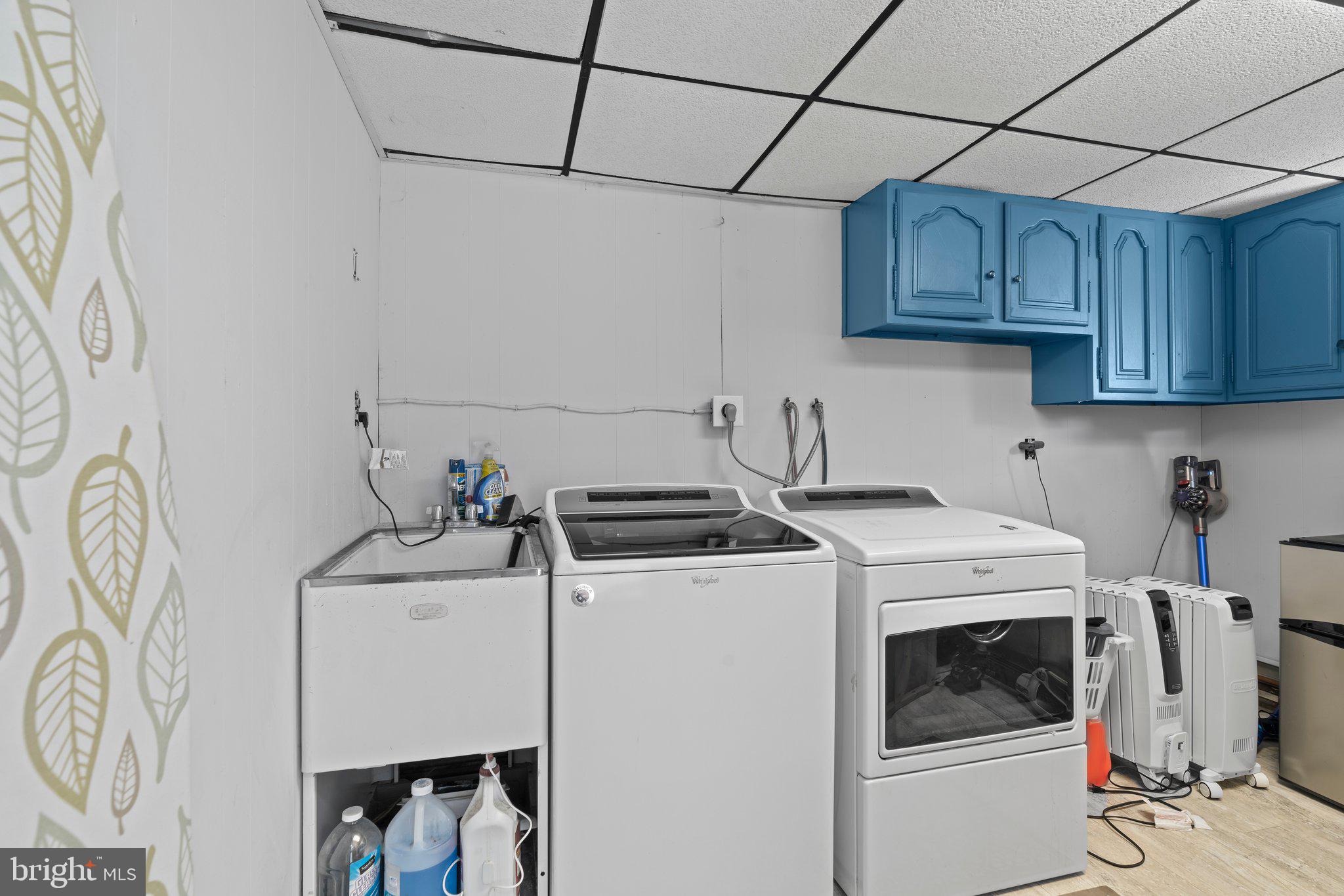 30 Roving Road Levittown, PA 19056 - Photo 37 of 40 a utility room with dryer and washer