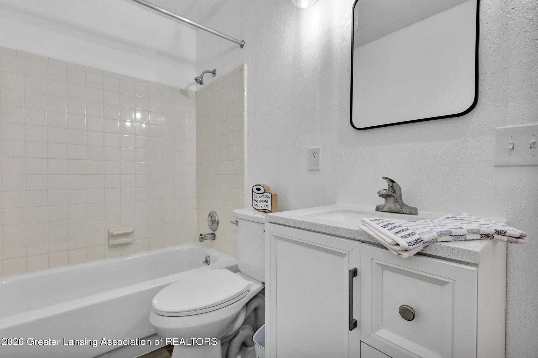 1747 Maple Ridge Road, Unit 17 Haslett, MI 48840 - Photo 15 of 30 Bathroom