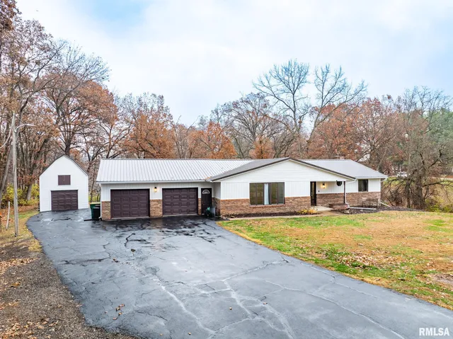 $349,900 | 753 Susan Drive, Knoxville, IL 61448