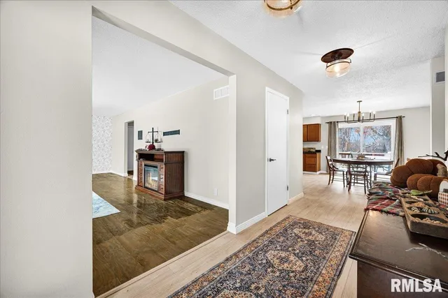 $349,900 | 753 Susan Drive, Knoxville, IL 61448