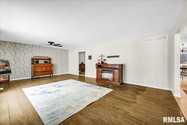 $349,900 | 753 Susan Drive, Knoxville, IL 61448