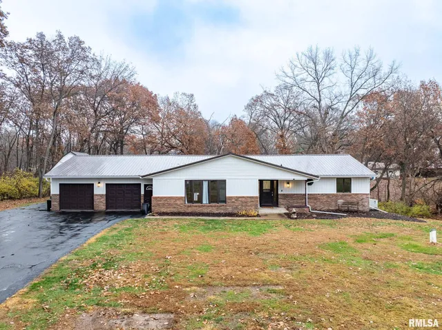 $349,900 | 753 Susan Drive, Knoxville, IL 61448