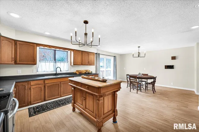 $349,900 | 753 Susan Drive, Knoxville, IL 61448