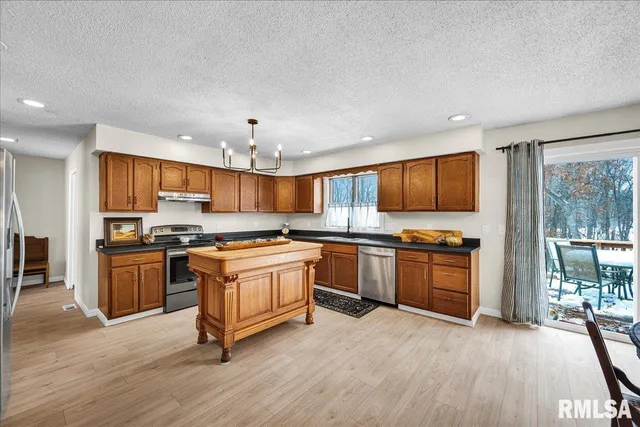 $349,900 | 753 Susan Drive, Knoxville, IL 61448