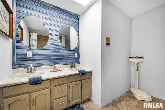 $349,900 | 753 Susan Drive, Knoxville, IL 61448