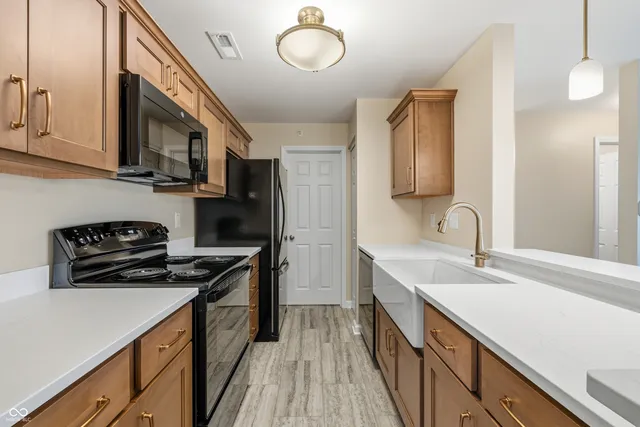 $246,900 | 12515 Timber Creek Drive, Unit 8, Carmel, IN 46032