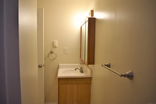 $1,600 | 63 Glade Street, Unit A1, West Haven, CT 06516