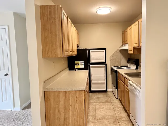 $1,600 | 63 Glade Street, Unit A1, West Haven, CT 06516