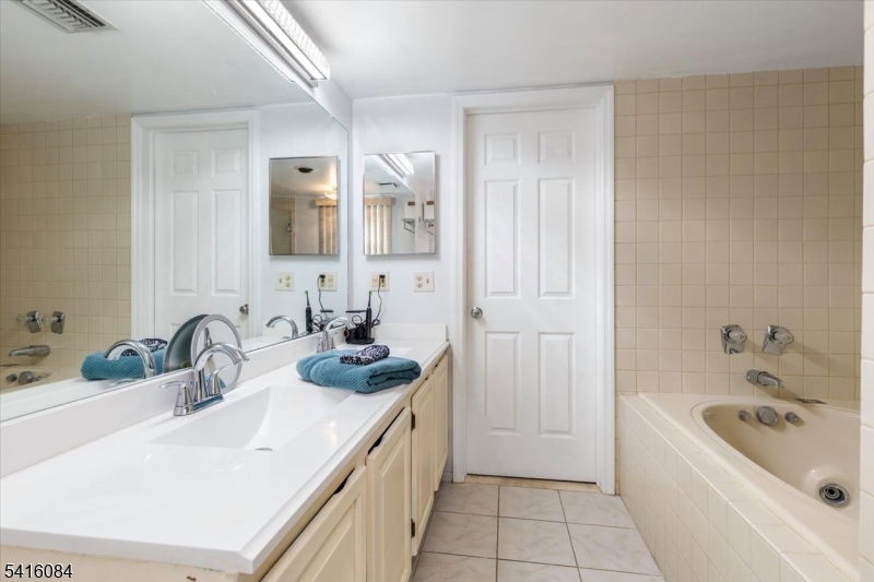 2 Crystal Lane Paterson, NJ 07501 - Photo 15 of 30