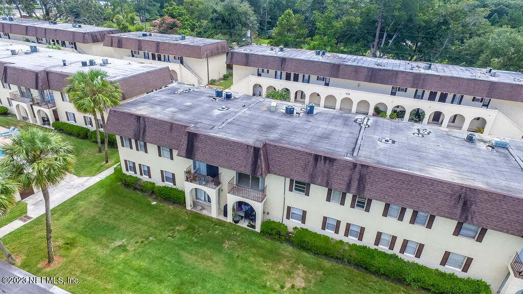 1735 El Camino Road, Unit 5 Jacksonville, FL 32216 - Photo 19 of 32 a view of a house with a wooden deck
