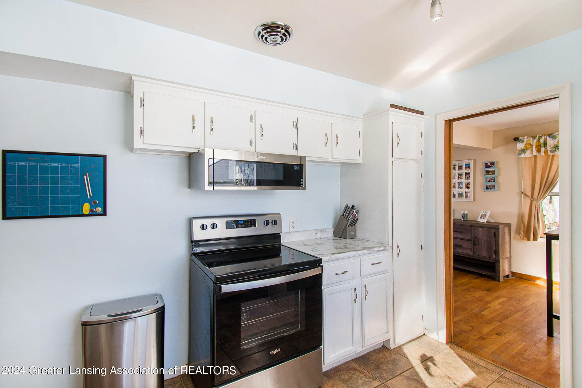 2207 Fairfax Road Lansing, MI 48910 - Photo 7 of 23 07