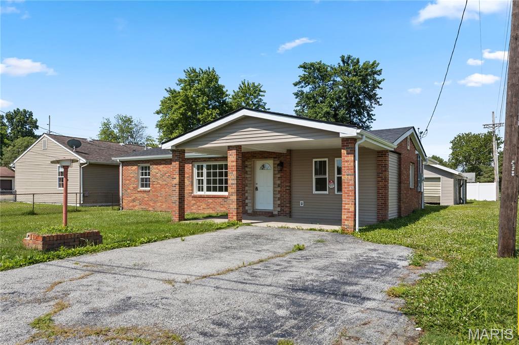 4219 Old Alton Road Granite City, IL 62040 - Photo 2 of 31