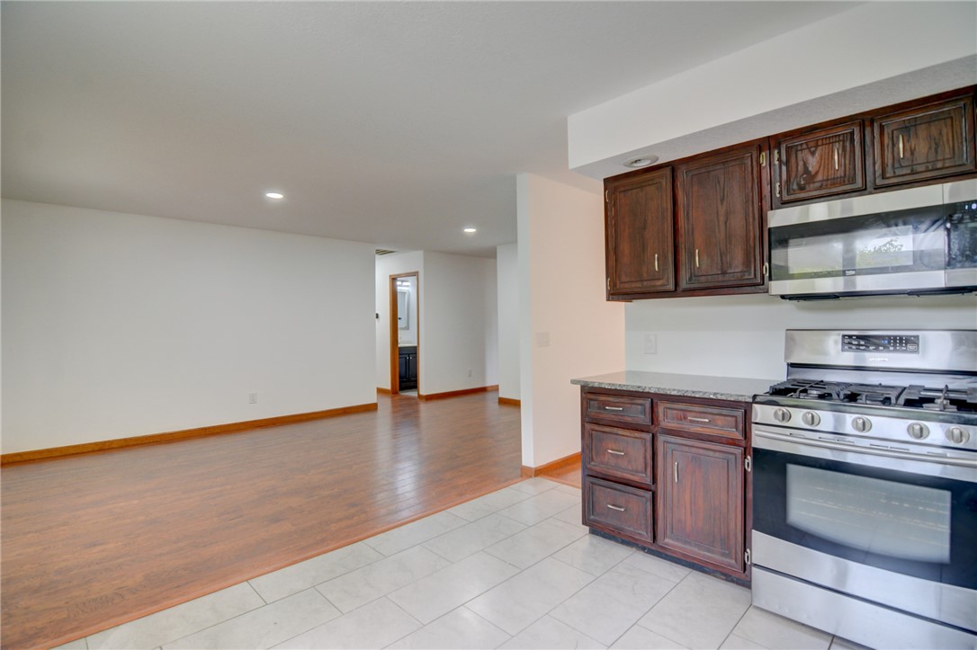 933 West Frank Drive Decatur, IL 62526 - Photo 10 of 30