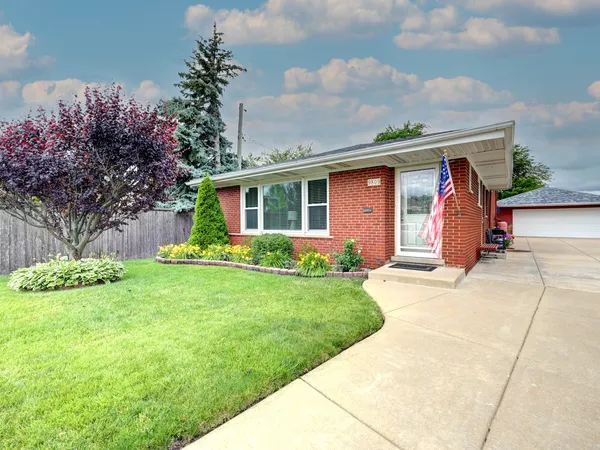 $365,000 | 9809 South Albany Avenue, Evergreen Park, IL 60805