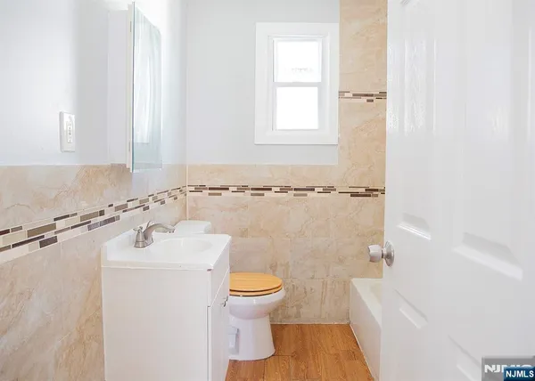 $2,500 | 52 Smith Street, Newark, NJ 07106