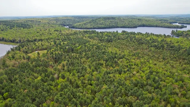 a view of a tennis court