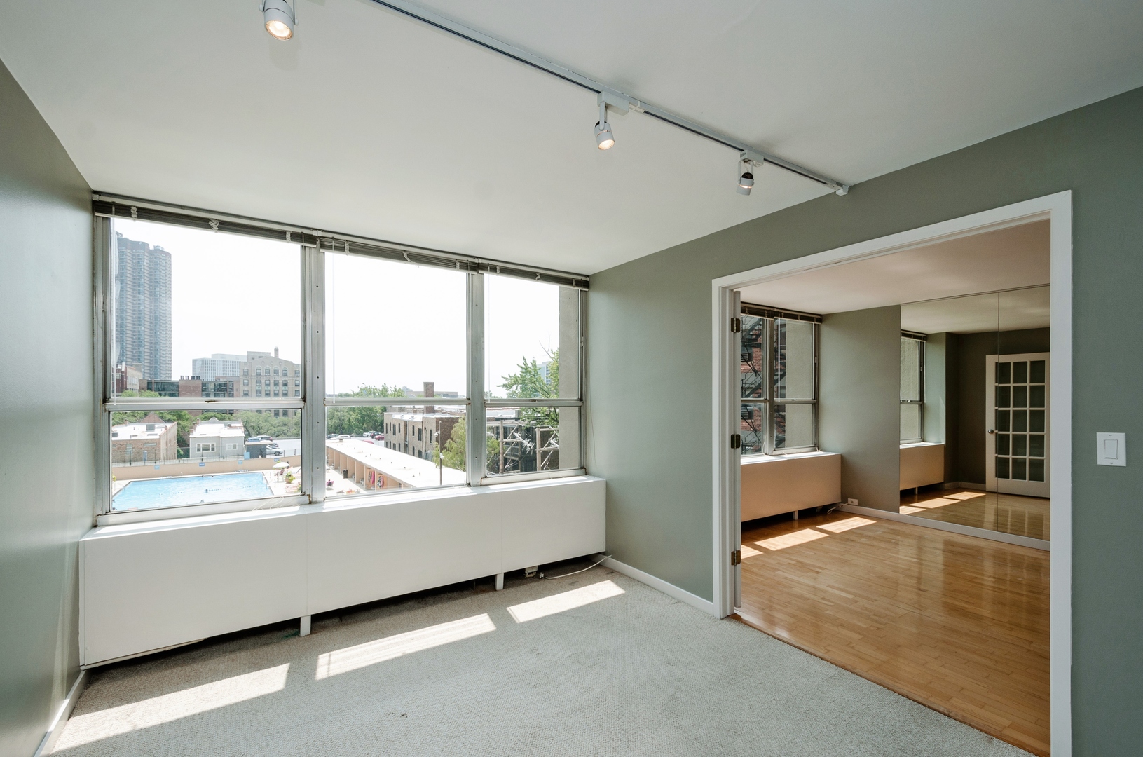 655 West Irving Park Road, Unit 407 Chicago, IL 60613 - Photo 8 of 31 a room with window