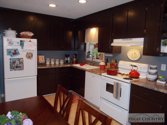 564 Sherwood Road Vilas, NC 28692 - Photo 5 of 7 Gallery Image 5