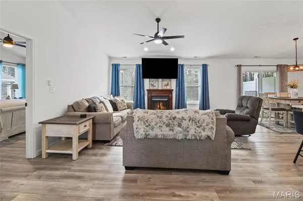 $295,000 | 1539 Hickory Landing, De Soto, MO 63020