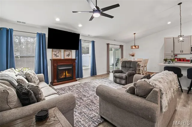 $295,000 | 1539 Hickory Landing, De Soto, MO 63020