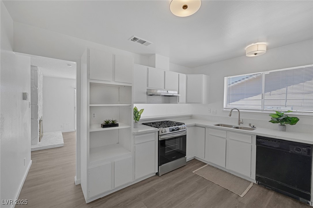 720 Sam Jonas Drive Las Vegas, NV 89145 - Photo 11 of 34 Kitchen with under cabinet range hood, stainless s