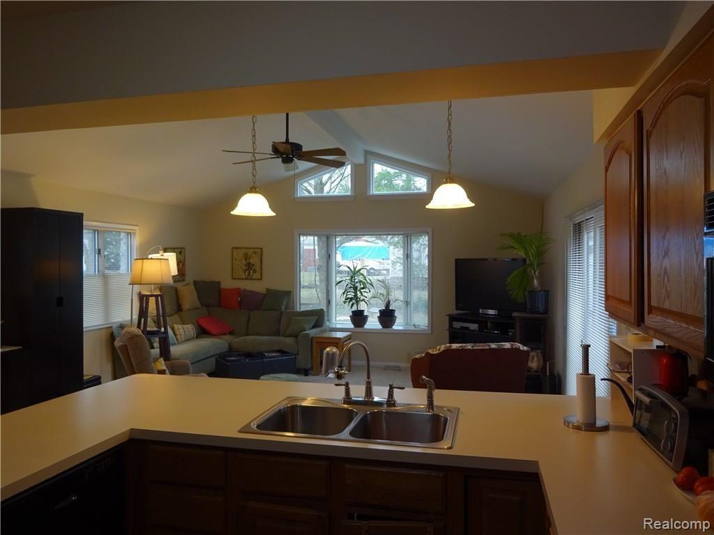 532 Hill Street Rochester, MI 48307 - Photo 9 of 44