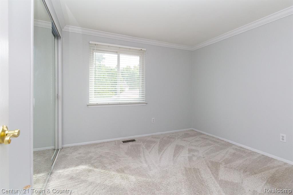 562 Lockport Road Rochester, MI 48307 - Photo 22 of 38