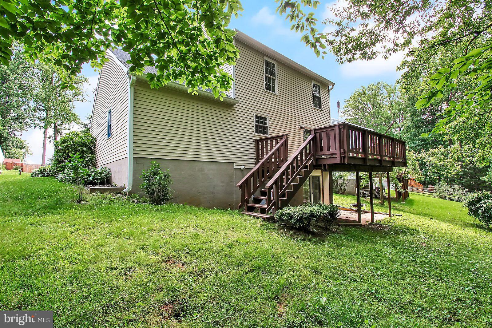 2724 Parallel Path Abingdon, MD 21009 - Photo 19 of 23 View of Deck and rear of home
