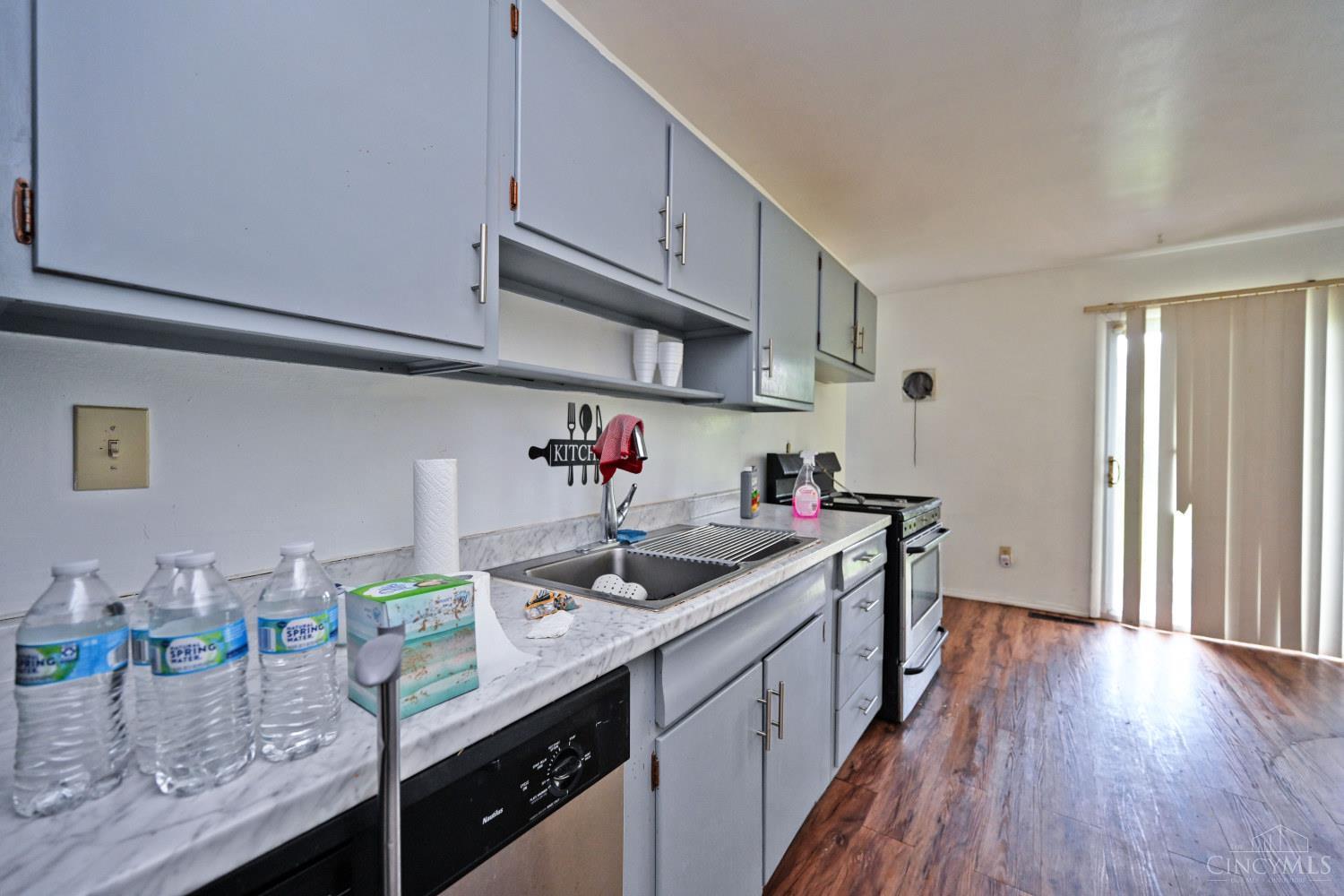 821 West Galbraith Road Cincinnati, OH 45231 - Photo 8 of 30