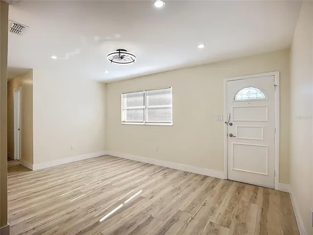 $2,950 | 4513 West Gray Street, Tampa, FL 33609