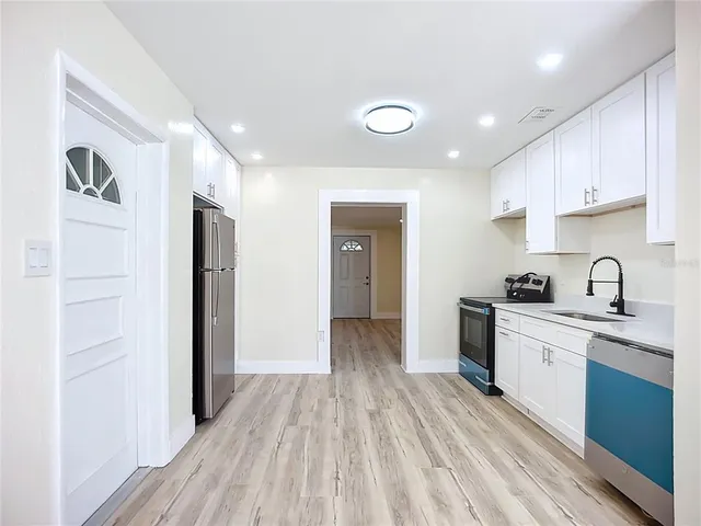 $2,950 | 4513 West Gray Street, Tampa, FL 33609