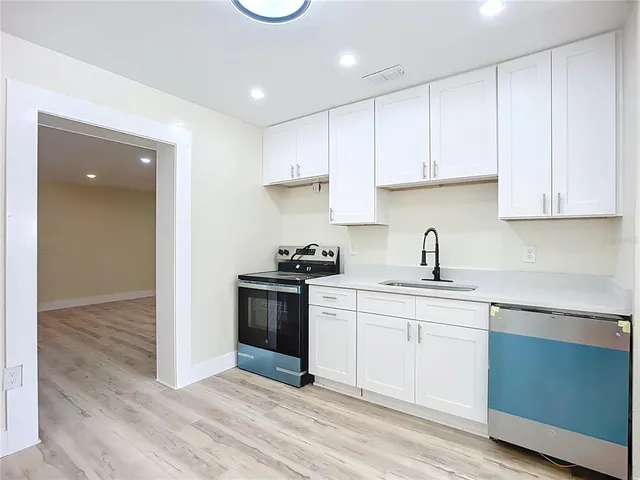 $2,950 | 4513 West Gray Street, Tampa, FL 33609