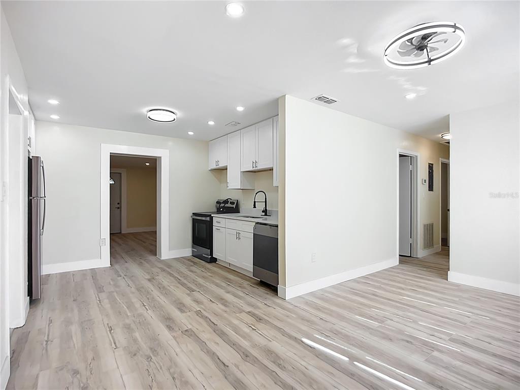 4513 West Gray Street Tampa, FL 33609 - Photo 3 of 50