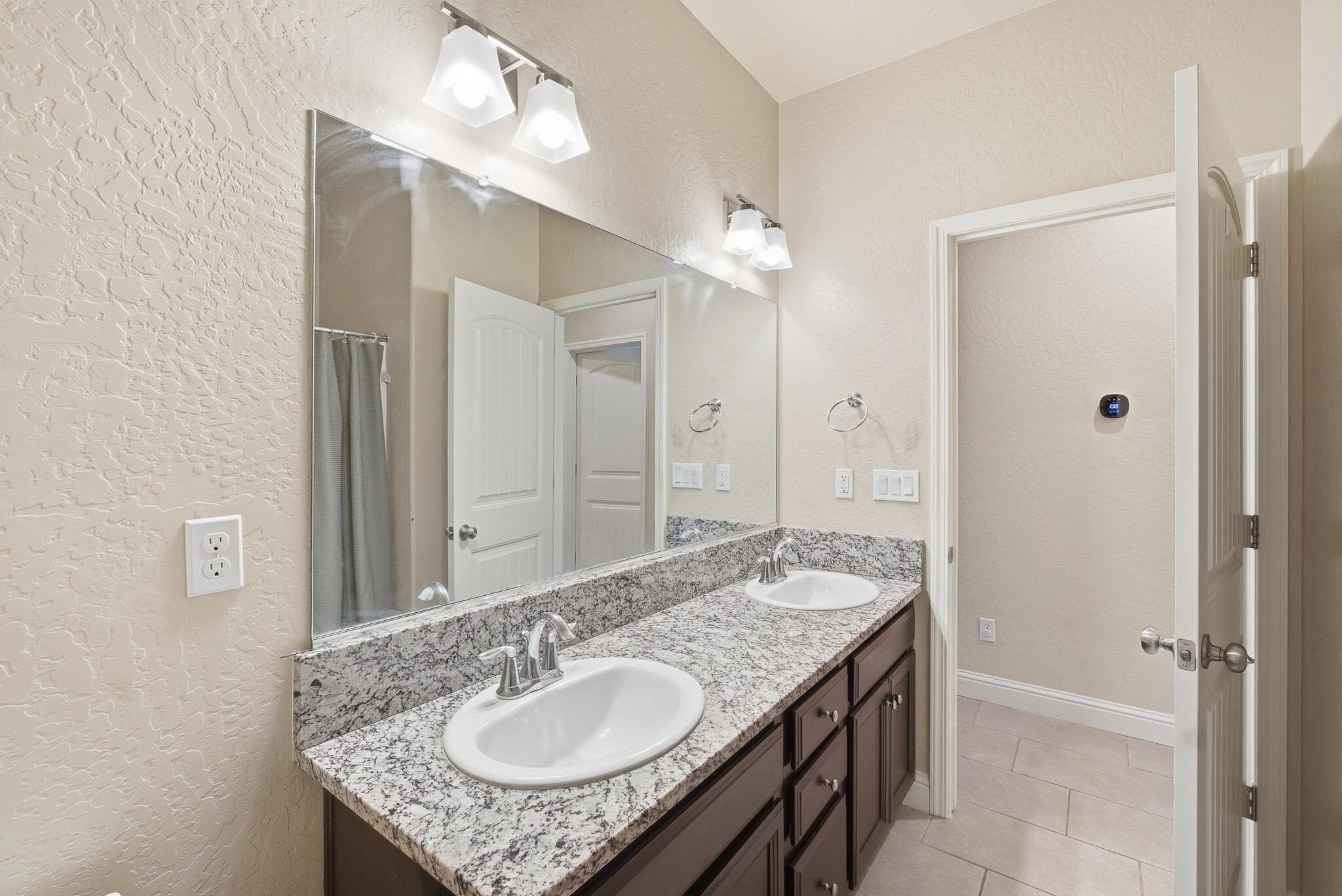 636 Castellina Street Lemoore, CA 93245 - Photo 19 of 31 636 Castellina St. Lemoore-16