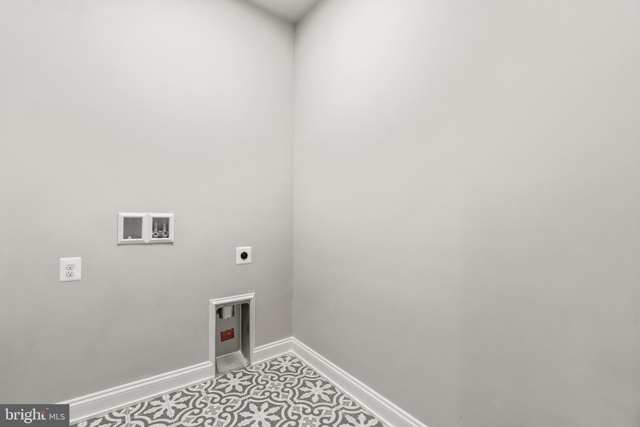 13741 Orlando Road Nokesville, VA 20181 - Photo 35 of 41 a bathroom with a window