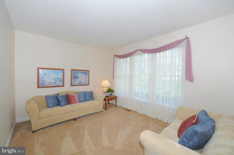 2738 Dunleer Road Ellicott City, MD 21042 - Photo 2 of 29 Living Room