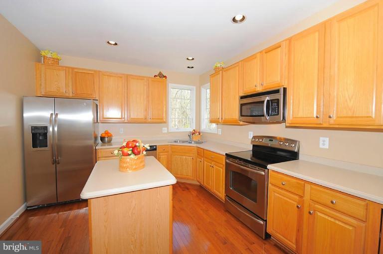 2738 Dunleer Road Ellicott City, MD 21042 - Photo 6 of 29 Kitchen