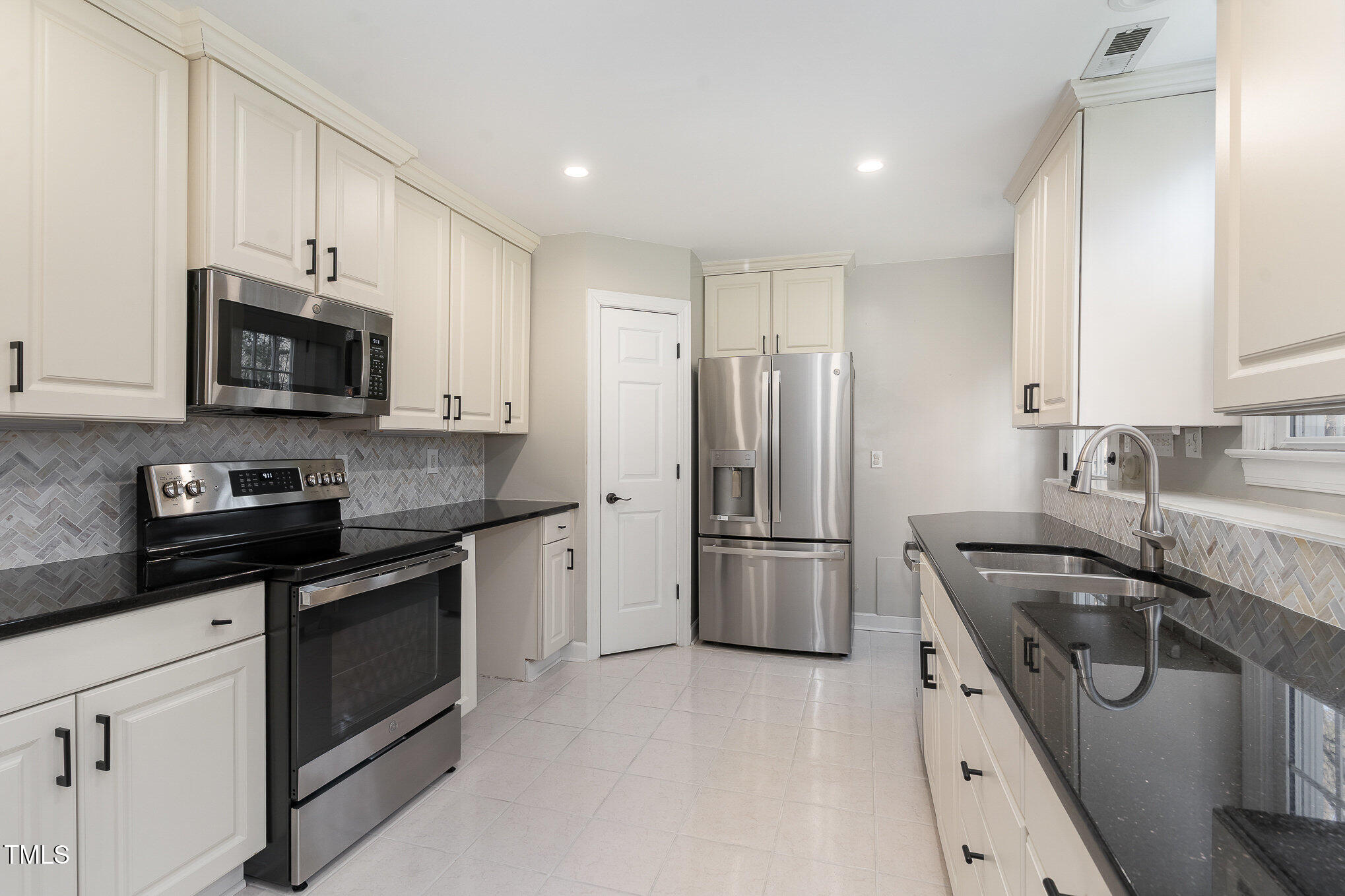 5000 Celbridge Place Raleigh, NC 27613 - Photo 31 of 44 In-law Suite Kitchen
