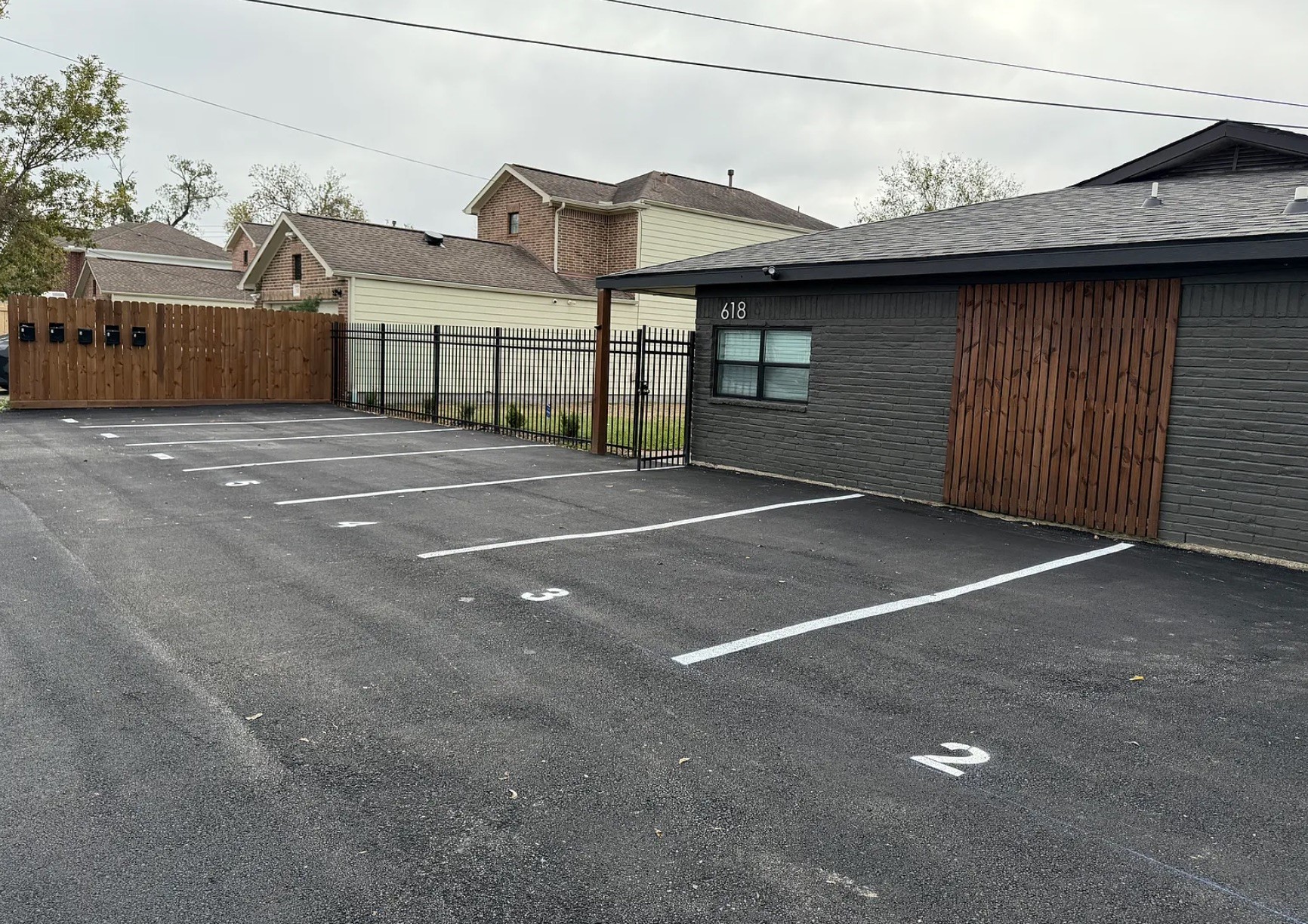 618 East 40th Street, Unit 5 Houston, TX 77022 - Photo 13 of 16 a view of a tennis court