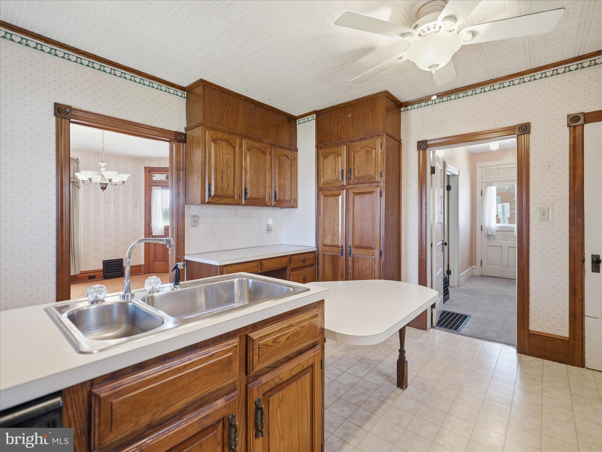 231 Fairview Avenue Waynesboro, PA 17268 - Photo 20 of 45 a bathroom with a tub sink and mirror
